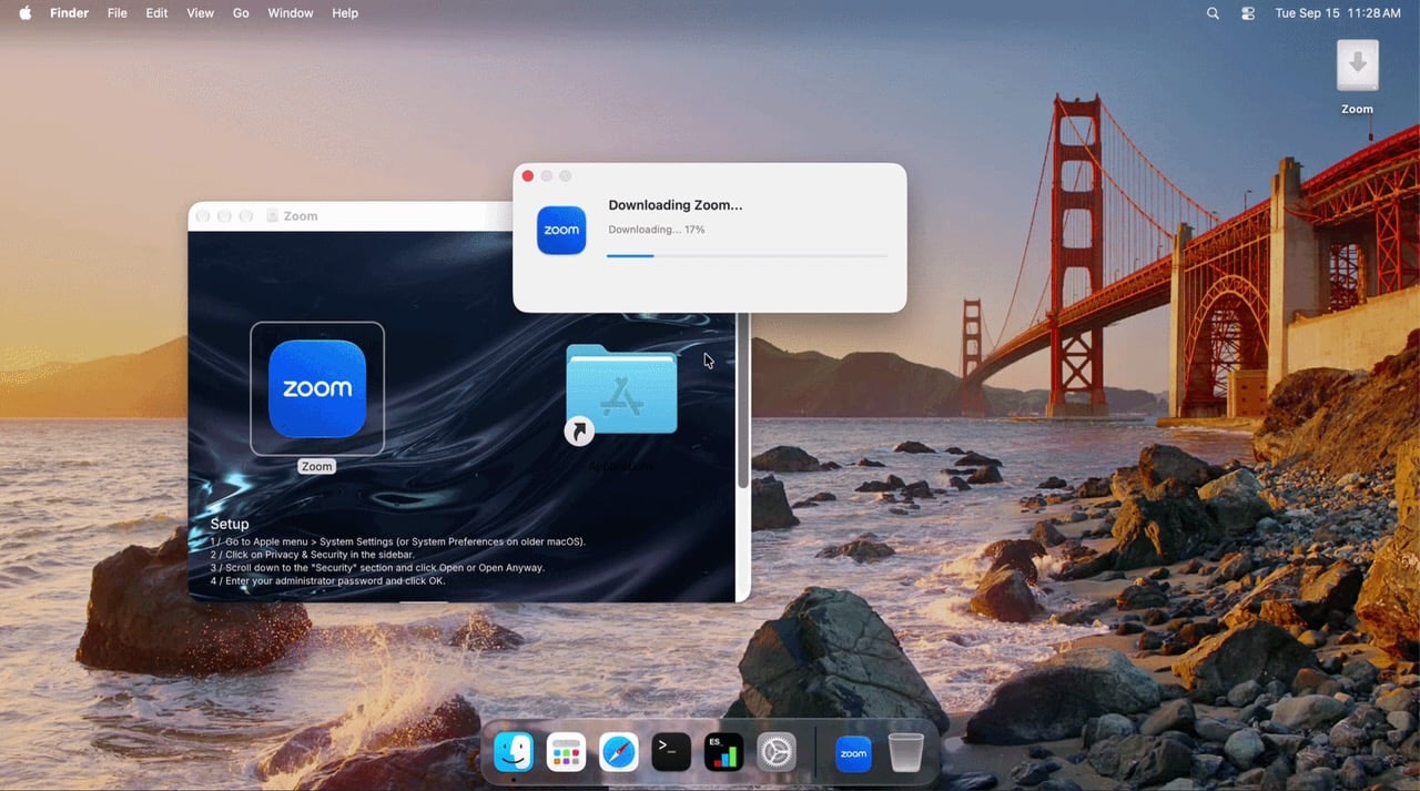 假的下載進度視窗，寫著 Downloading Zoom，進度 17%，疊在偽裝的 Zoom 安裝視窗前方