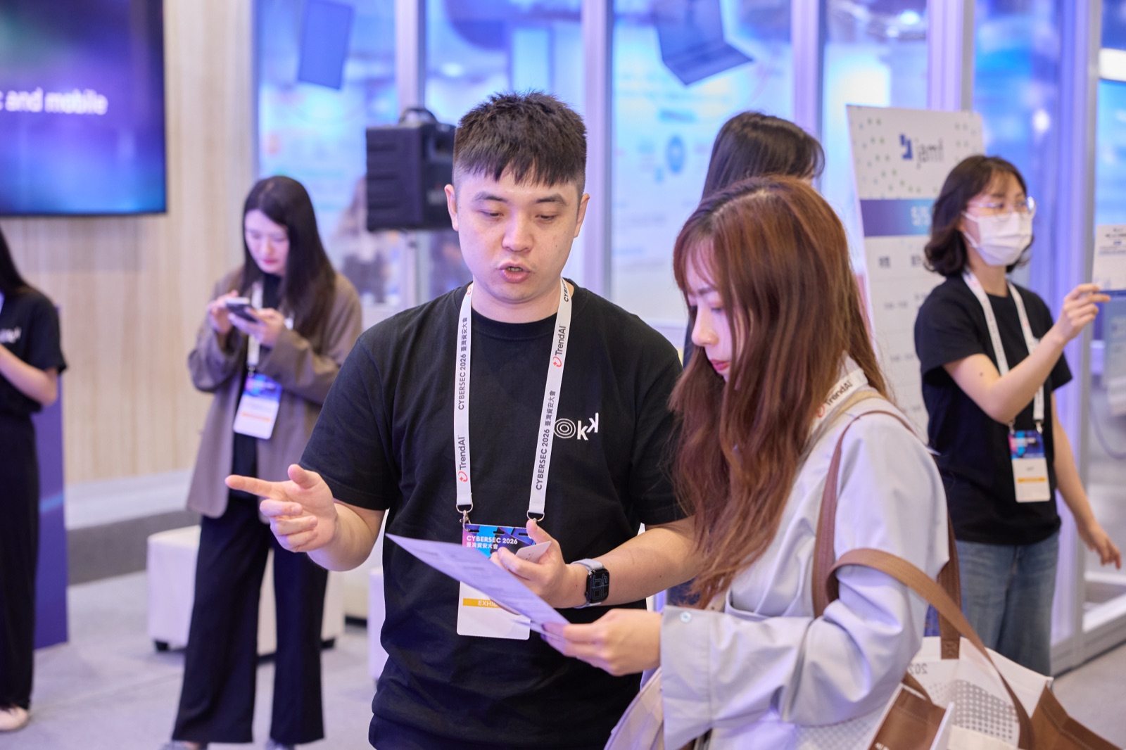 KlickKlack walking a visitor through Apple endpoint defense at CYBERSEC 2026