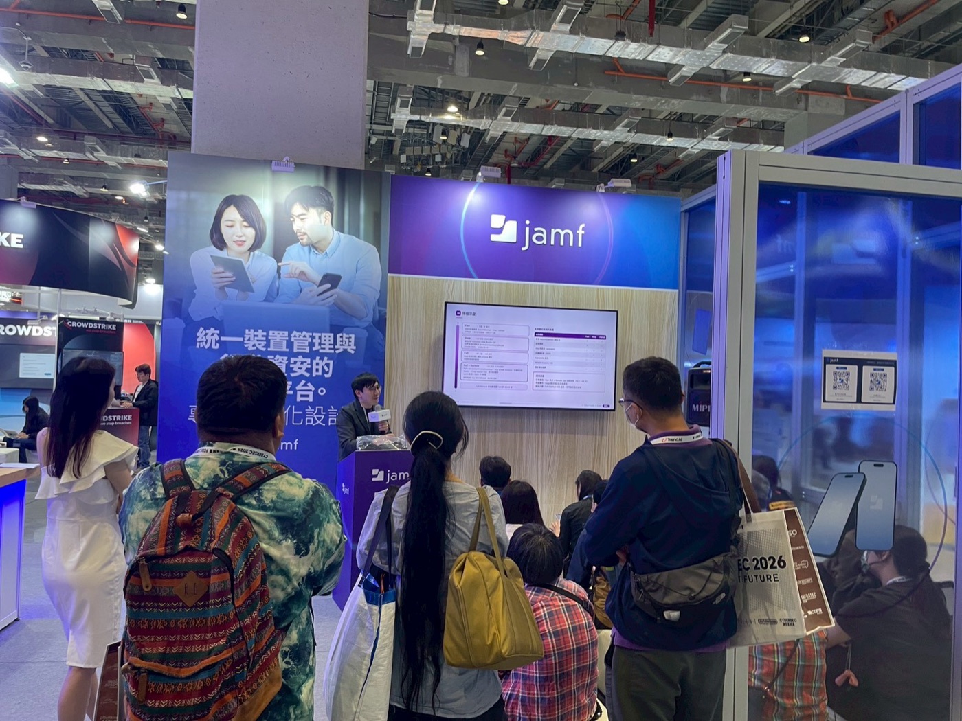 KlickKlack CEO Mouse Kuo giving his booth talk Shadow Surveillance: Who's Targeting You? at CYBERSEC 2026